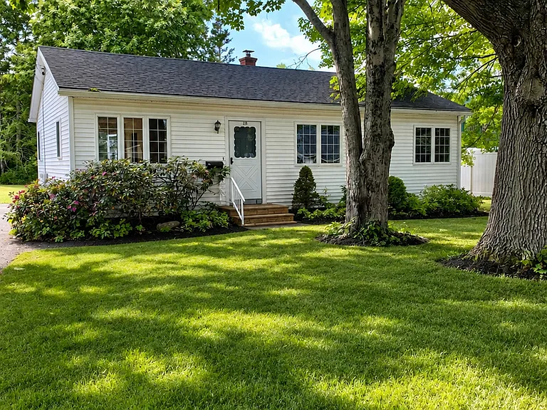 246 Howard St — Photo 1