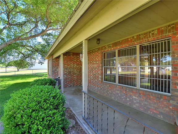 5th image of 101 Sprucewood Dr