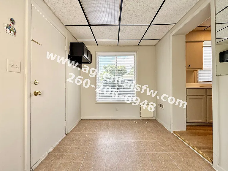 2828 Raymond St — Photo 3