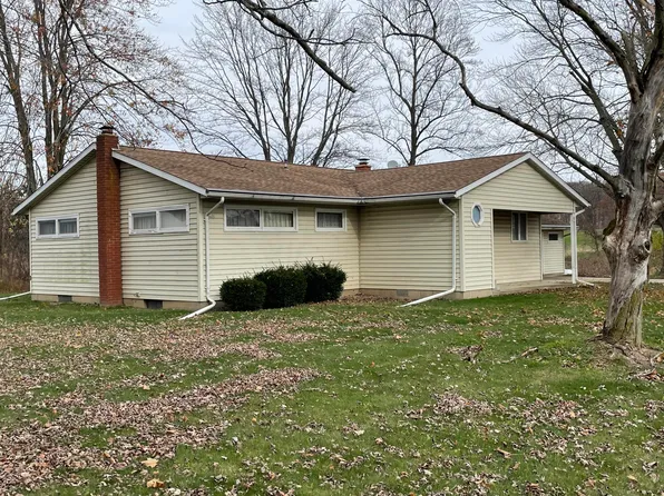 447 Buffalo Rd, Galien, MI 49113