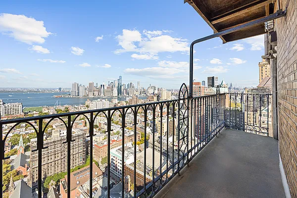 Sold by Compass | media 17