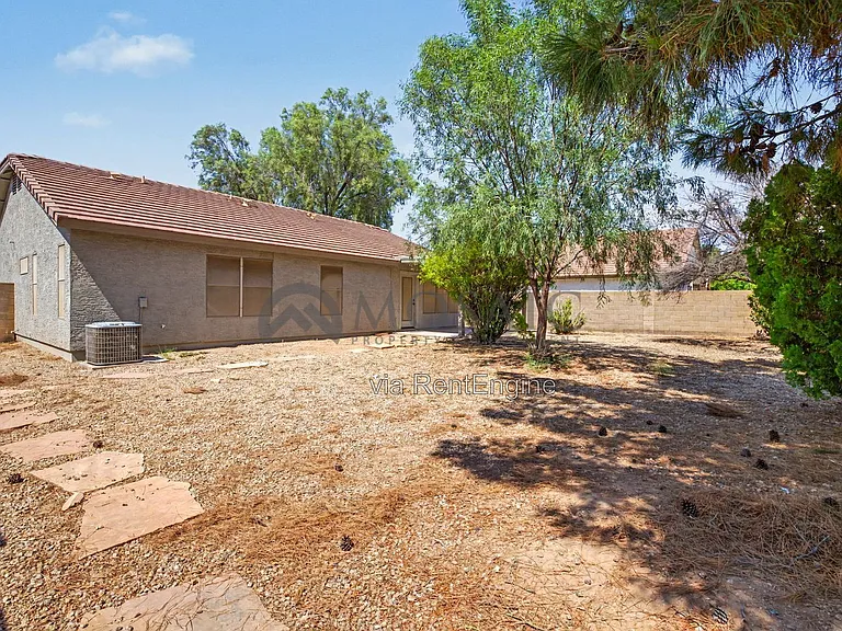 2033 E Willow Wick Rd — Photo 31