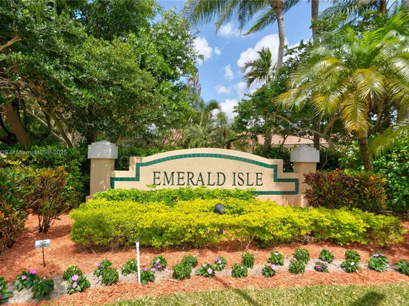 935 Jade Ct, Weston, FL 33326