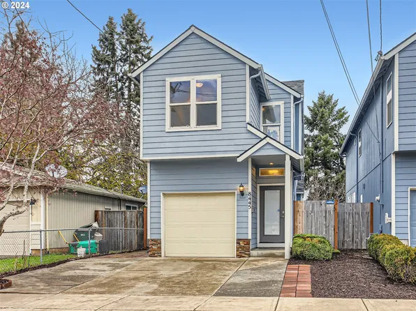 8445 NE Brazee St, Portland, OR 97220