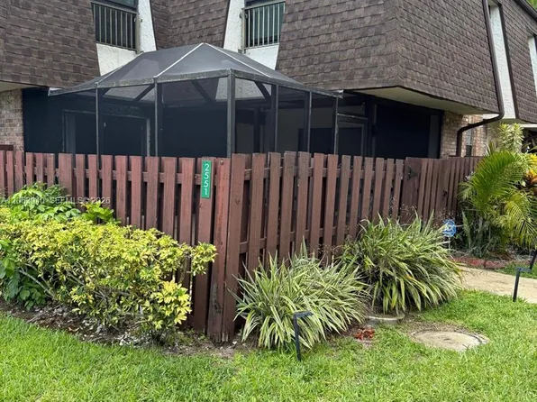 2551 NW 99th Ave #2551, Pompano Beach, FL 33065