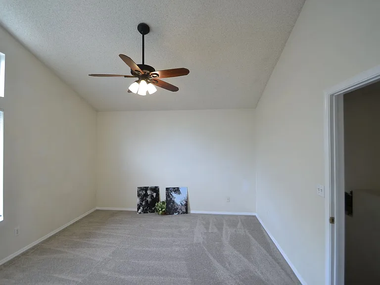 815 Riverview Ln — Photo 15