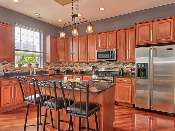 2nd image of 5013 S King Dr Unit 3E