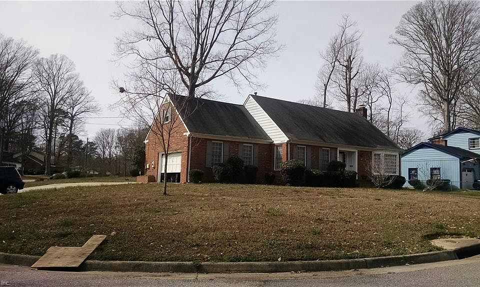 1st image of 915 Etna Dr