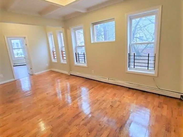 161 S 10th St #3L — Photo 1