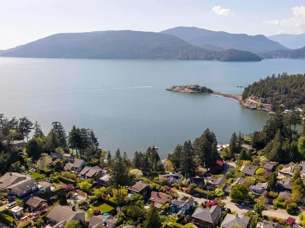 6248 Wellington Ave, West Vancouver, BC V7W 2H4
