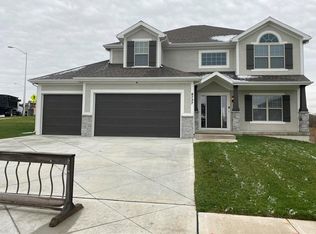 8727 N Spruce Ct, Kansas City, MO 64156