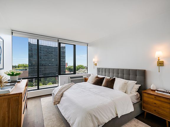 5th image of 2030 Hudson St #4939357