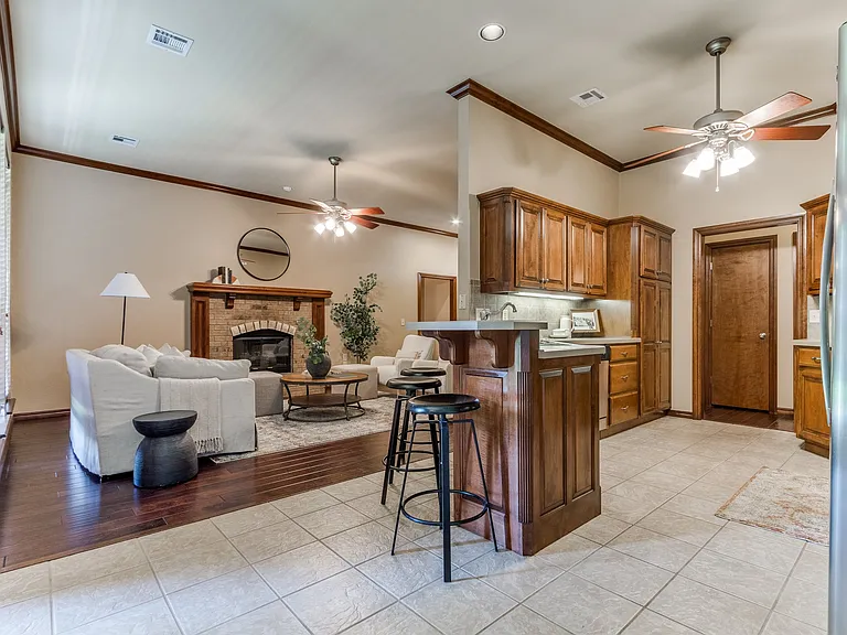 16616 Hardwood Pl — Photo 5