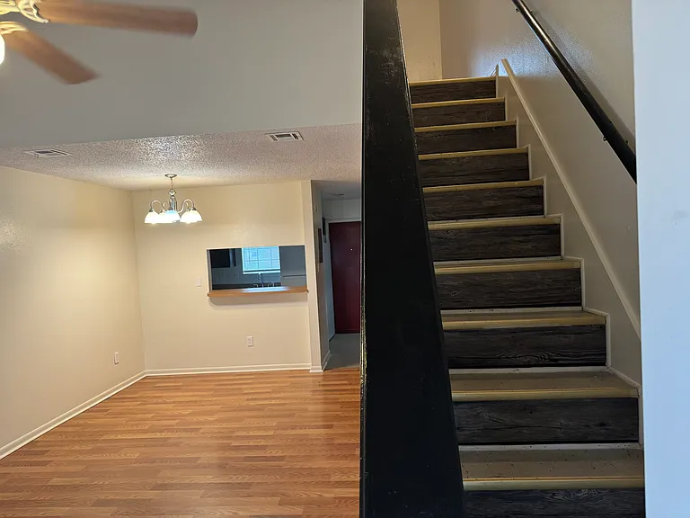 208 Belfast St — Photo 5