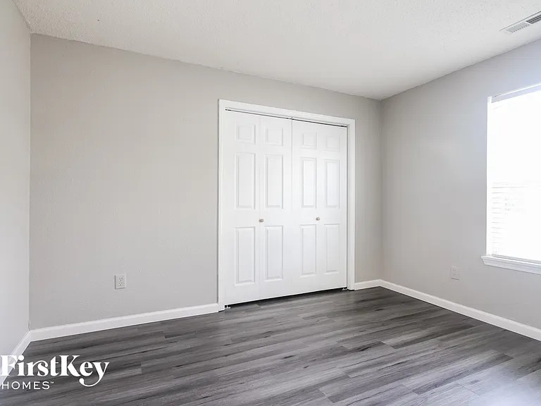 3940 Burningbush Dr — Photo 10