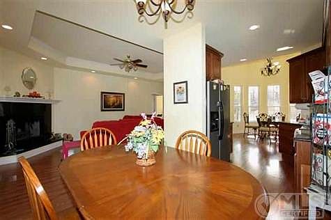 5th image of 100 Meadowcliff Dr