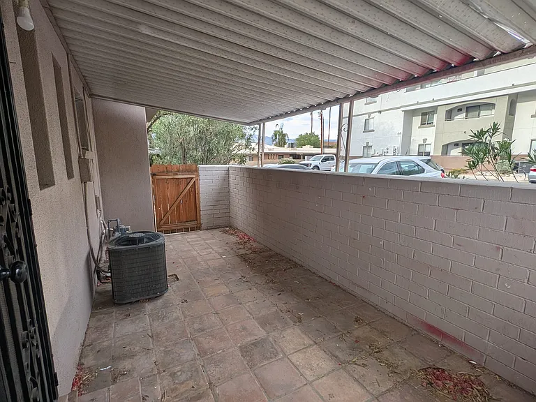 2811 E 6th St #B — Photo 13