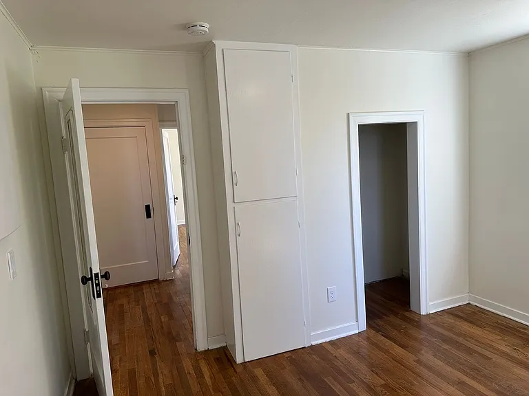 1560 Robert St — Photo 13