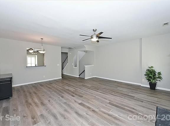 4th image of 860 Tiger Ln #57