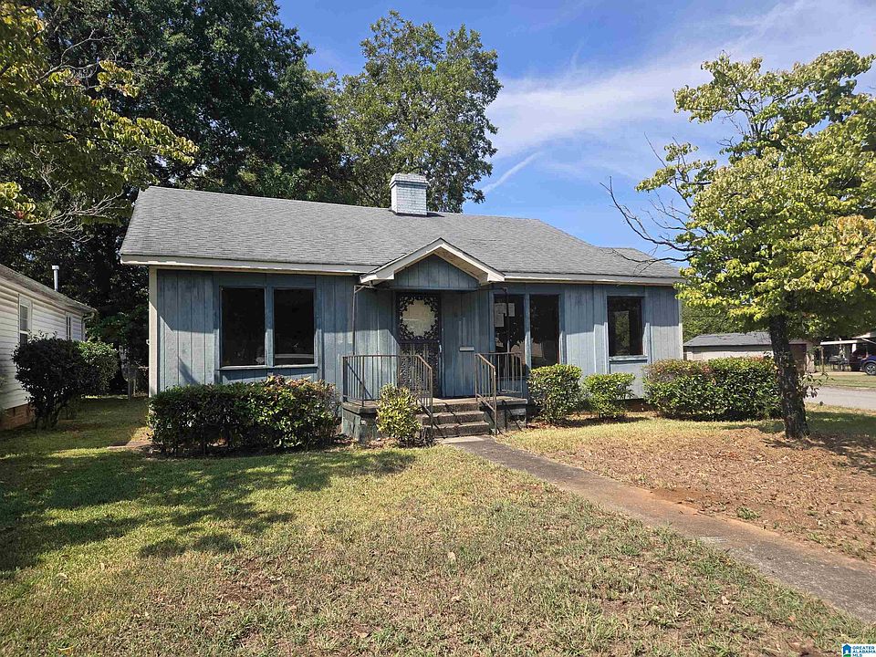 1st image of 800 Center Pl SW