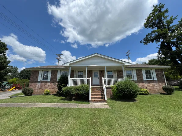 503 Center Dr, Lafayette, TN 37083