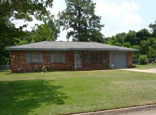 702 Falcon Dr, Dothan, AL 36301