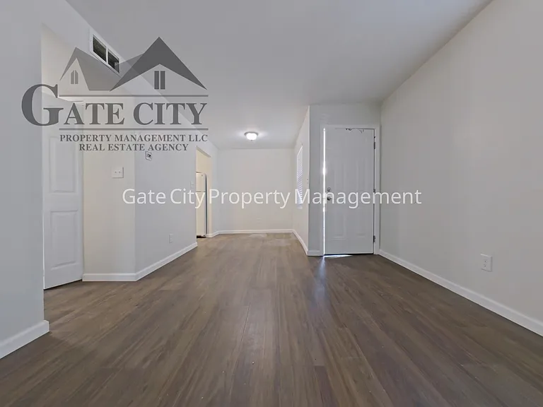 427 S Main St #4 — Photo 3