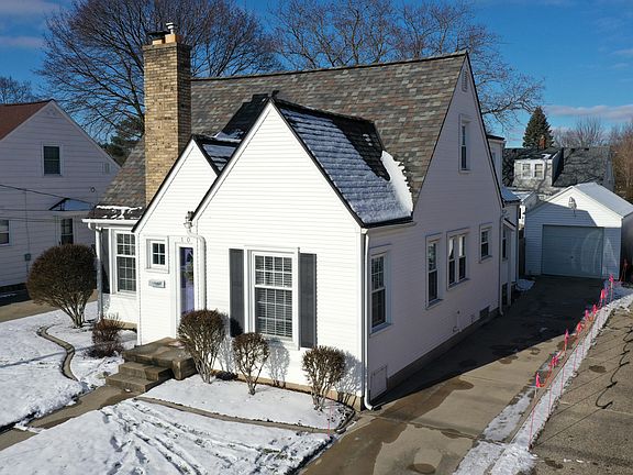 2nd image of 1043 Oaklawn St NE