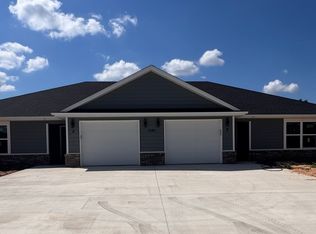 1101 Center Court Cir, Grove, OK 74344