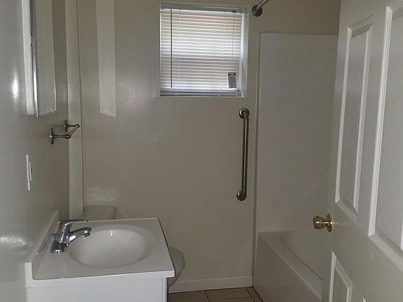 5th image of 3104 Marion Dr #B