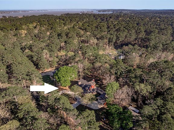 3rd image of 12 Quiet Wind Ln