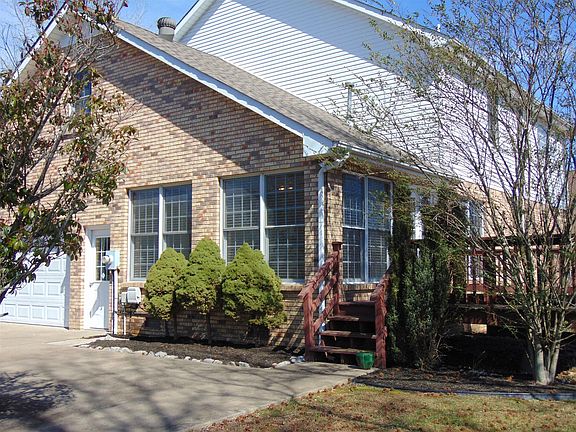 4th image of 2442 Ellsworth Dr