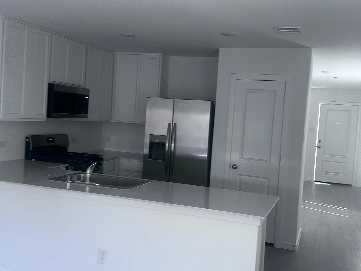 3 bed, 1311 sqft, $2,250 — Photo 1
