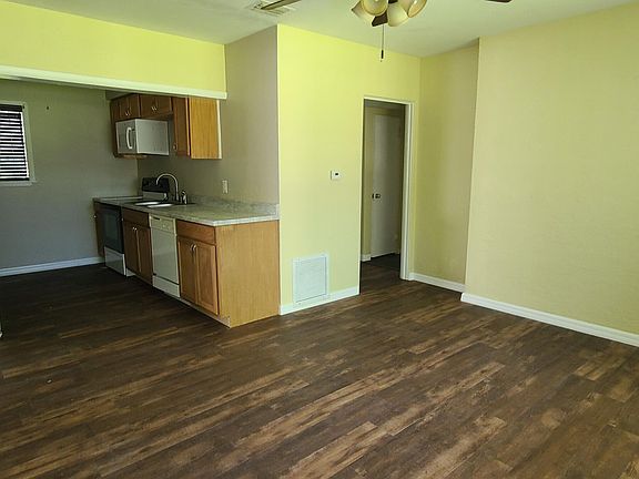 3rd image of 921 S Palmetto Ave