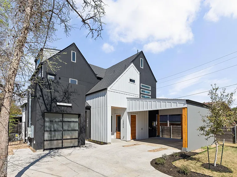 1402 Summit St #B — Photo 2