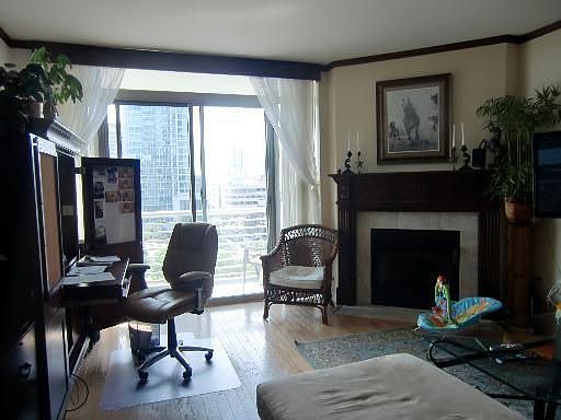 5th image of 1515 S Prairie Ave Unit 804
