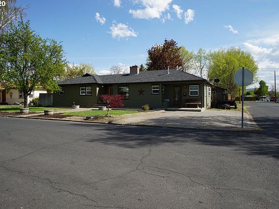 2nd image of 1174 NE Ochoco Ave