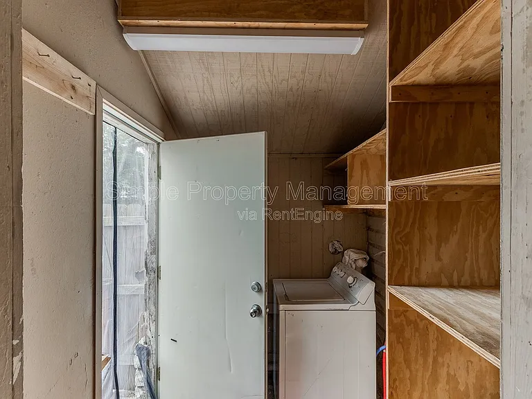7105 NW 39th St — Photo 13