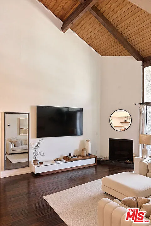 2 bed, 2.0 bath, 1558 sqft, $5,900 — Photo 2