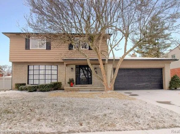 15691 Woodside St, Livonia, MI 48154