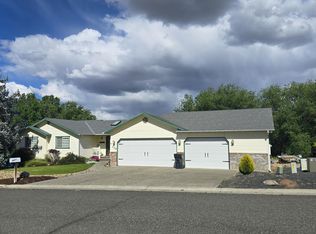 835 S 4th Street Loop, Selah, WA 98942