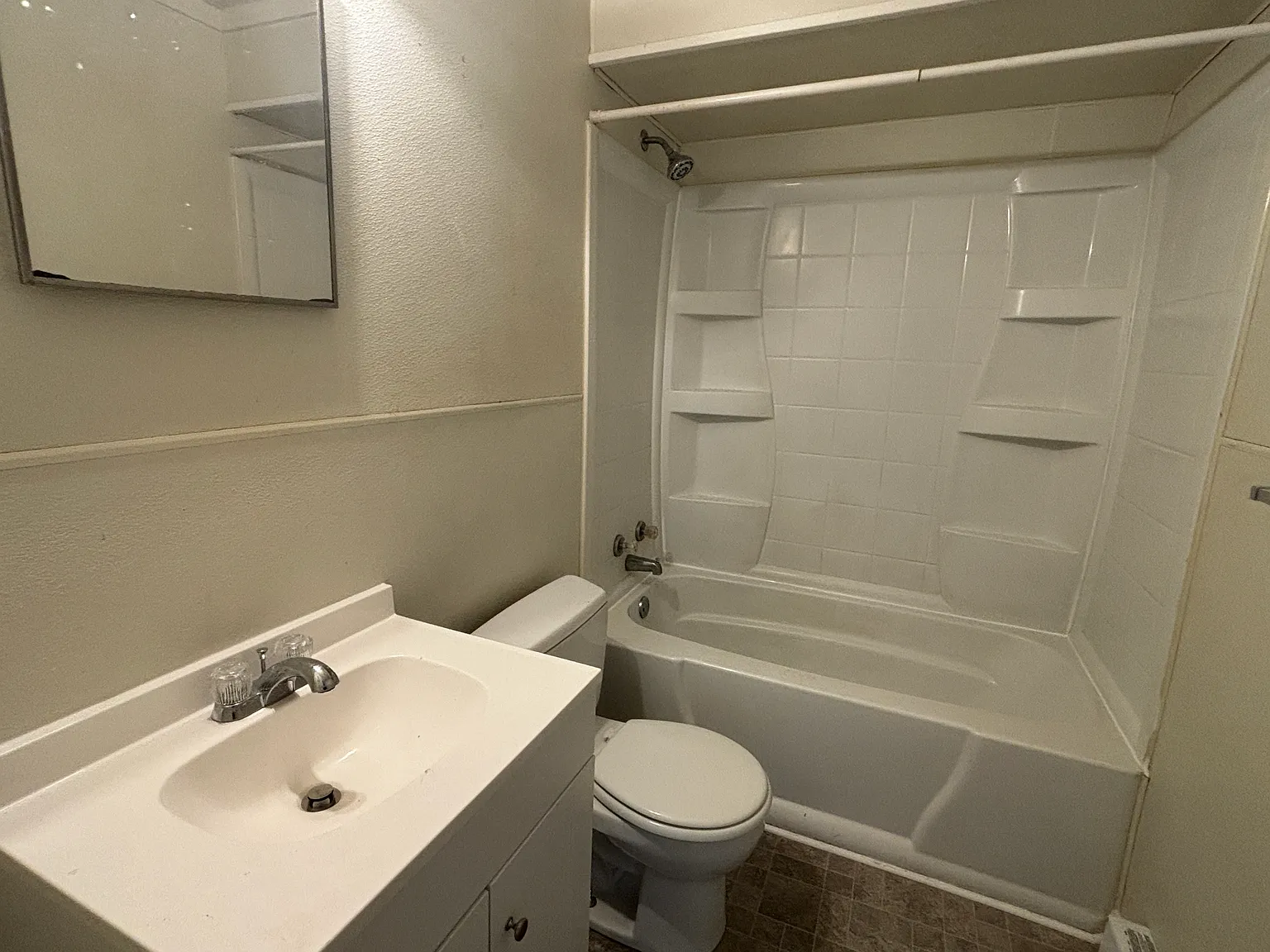 3 bed, 950 sqft, $1,475 — Photo 4
