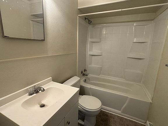 4th image of 704 Priscilla St