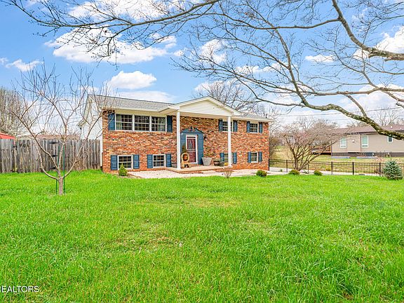 3rd image of 724 Hidden Valley Rd