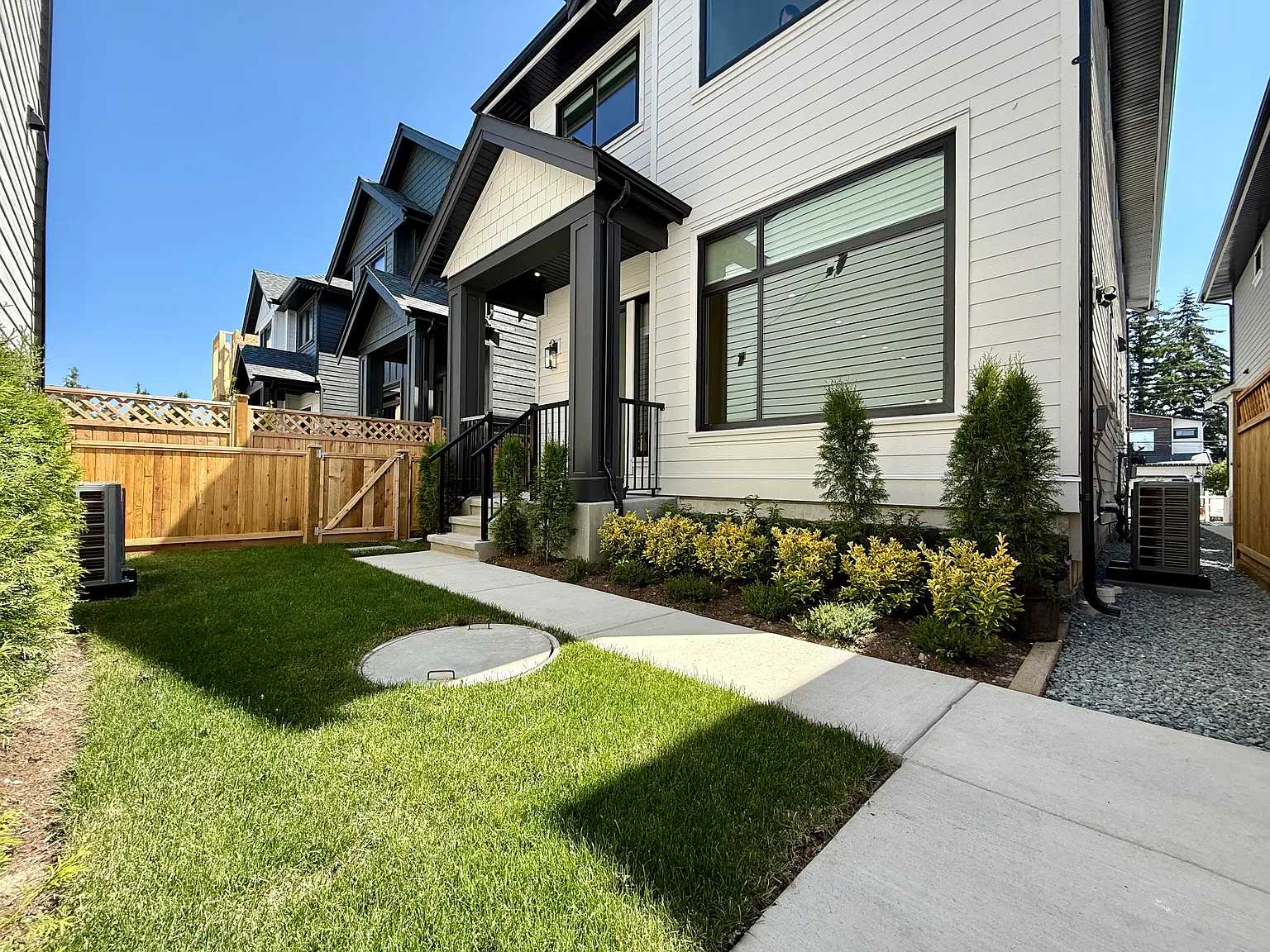 3 bed, 2.5 bath, 1332 sqft, $3,695 — Photo 3