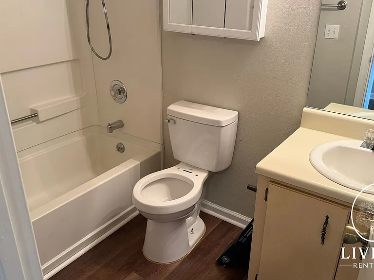 800 Wallace Martin Dr — Photo 11