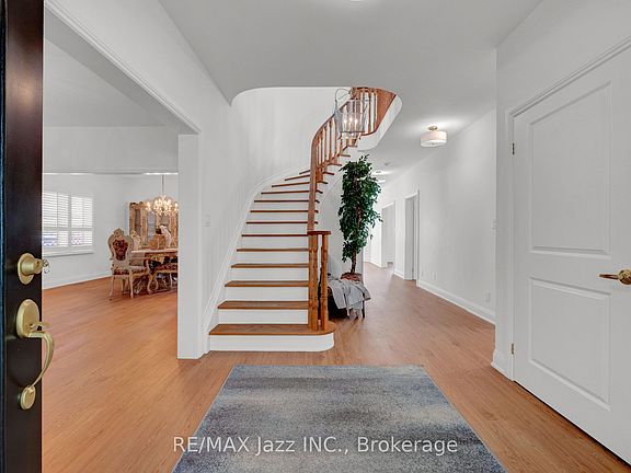 4th image of 109 Elizabeth St