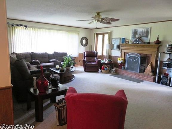 4th image of 613 Red Oak Ln