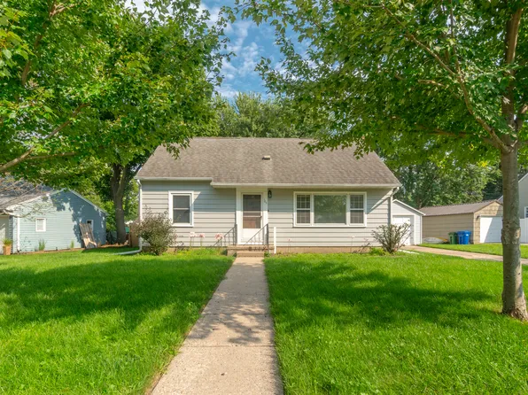 105 Sunset St, Waverly, IA 50677