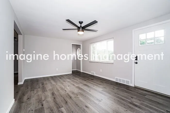 4 bed, 1.0 bath, 1326 sqft, $1,910 — Photo 2
